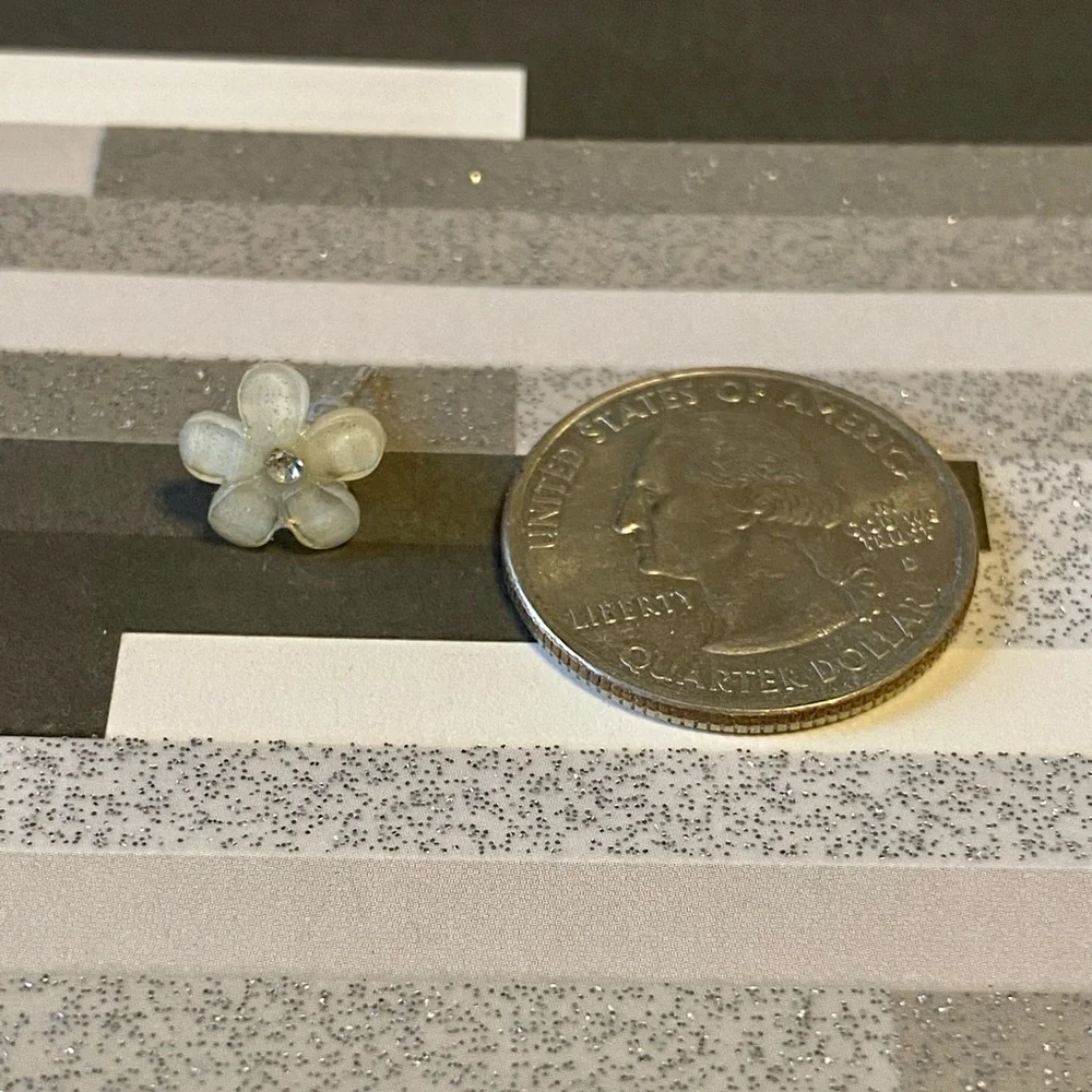 Vtg Y2K Daisy earrings 🖤 - Picture 2 of 3